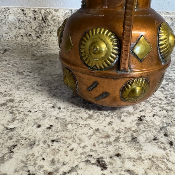 Vintage Middle Eastern copper and brass ewer (water vessel) - Picture 3 of 12